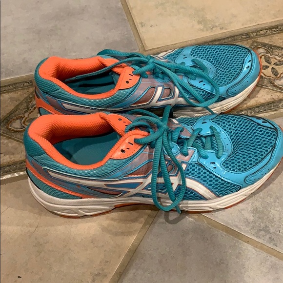 Size 9 ASICS - Picture 1 of 2